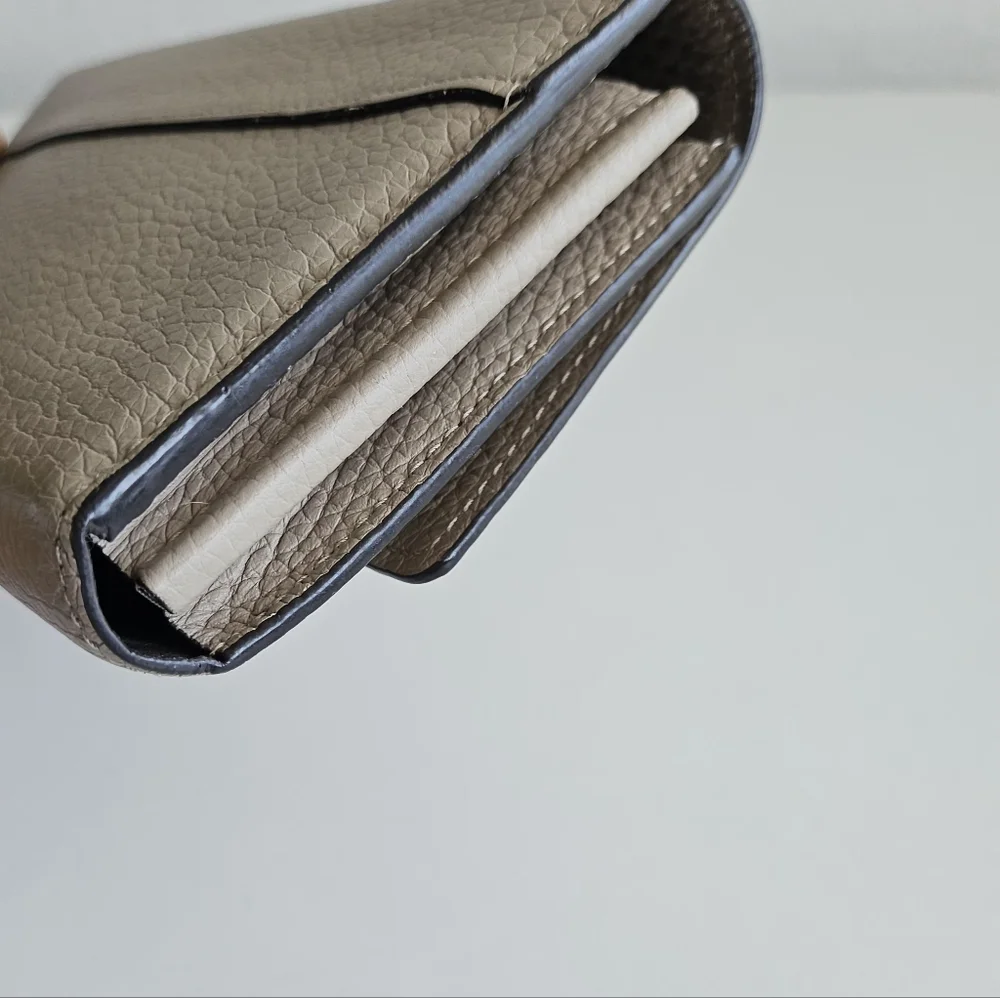Louis Vuitton authentic pre
